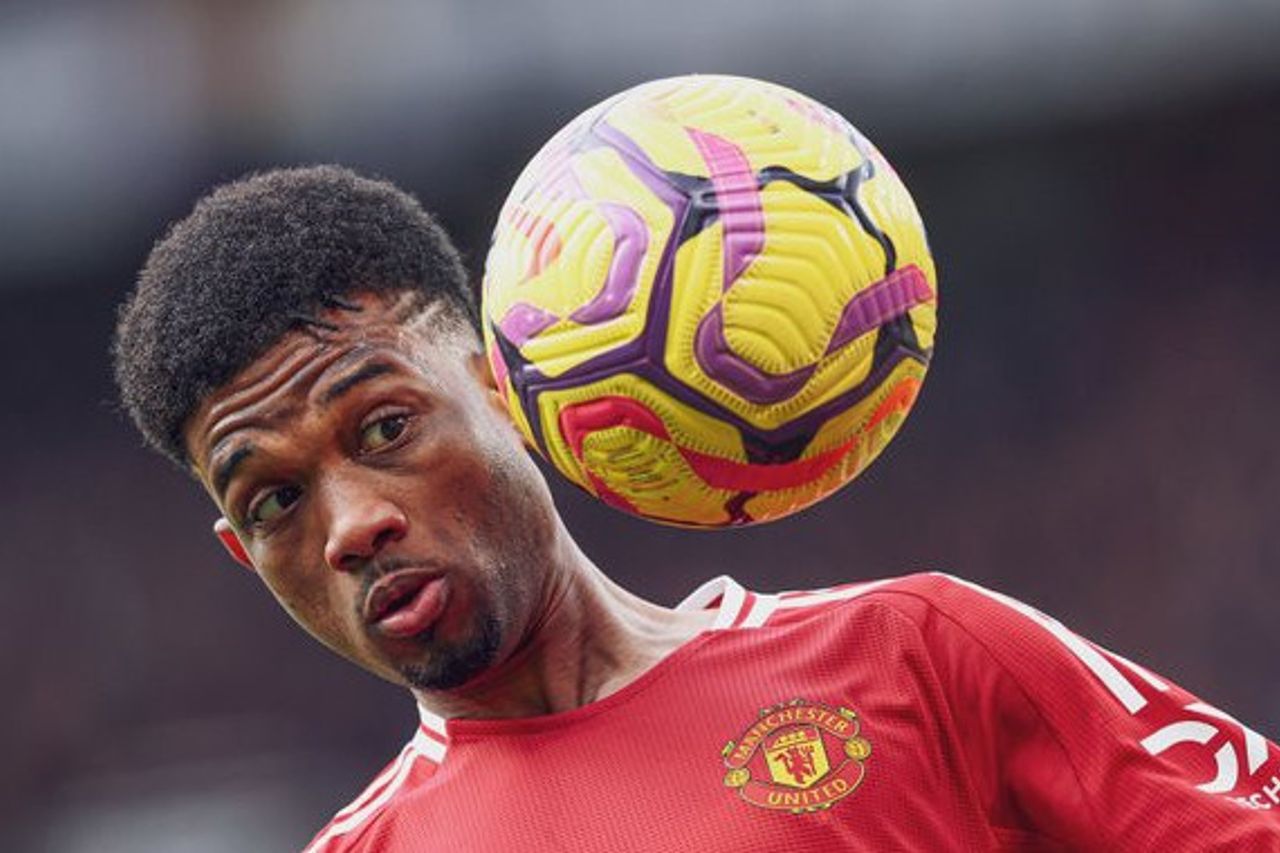 赛中占据明 赛中占据明