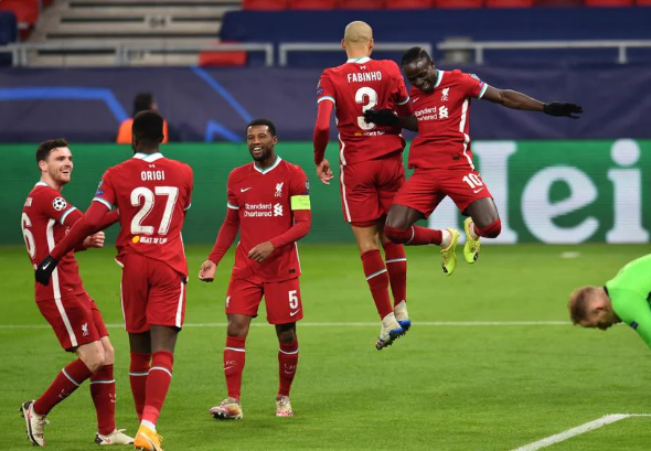 聚光灯下 聚光灯下